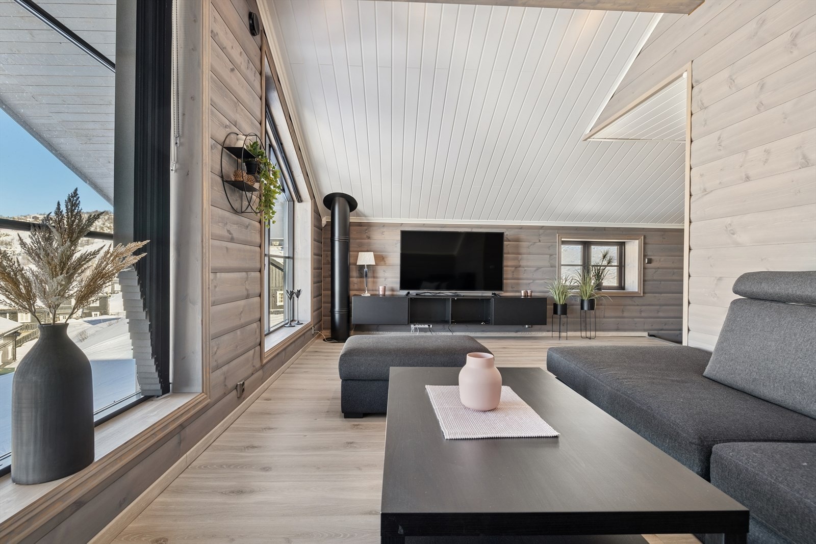 Lofstua er innredet til ren rekreasjon. Galleribilde