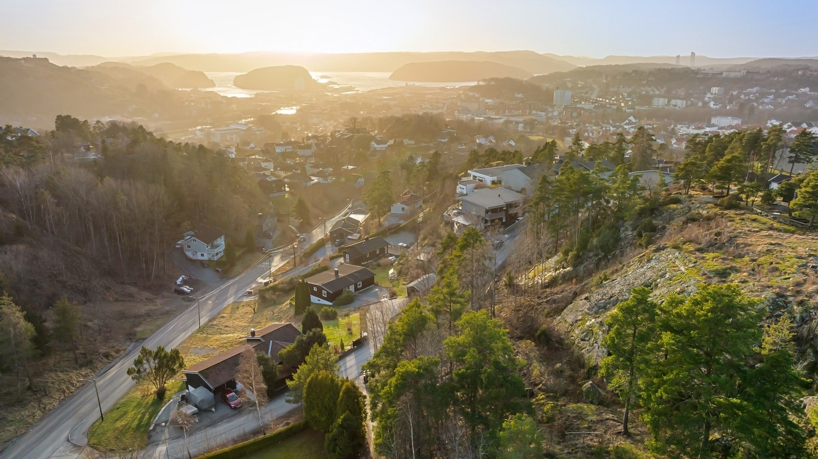 Her ser du et høydefoto med den fantastiske utsikten utover Halden. Galleribilde