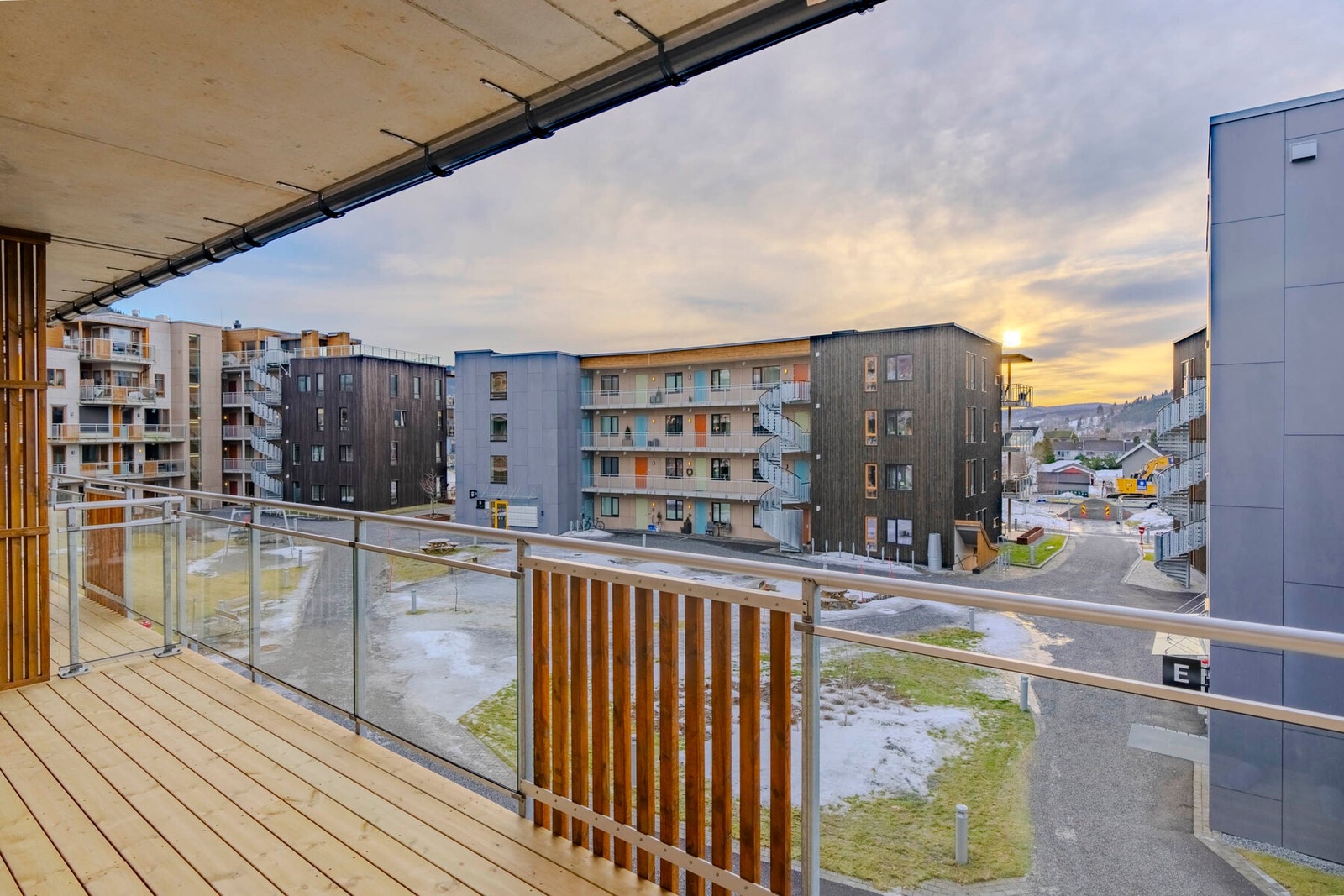 Balkongen vender mot sør. Galleribilde