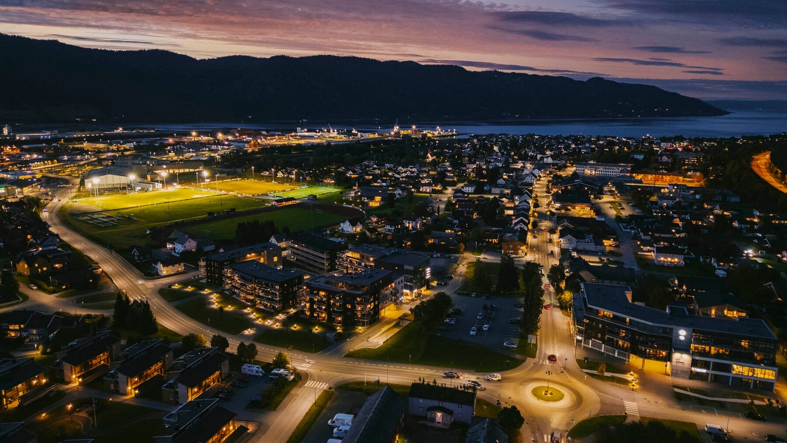Rømmetunet er ideelt plassert midt i Orkanger sentrum med kun kort gangavstand til alle servicefunksjoner du trenger Galleribilde