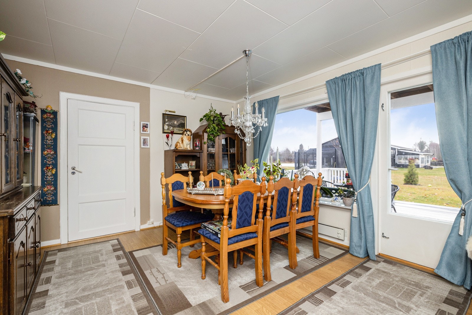 Adkomst til terrasse fra spisestuen. Galleribilde