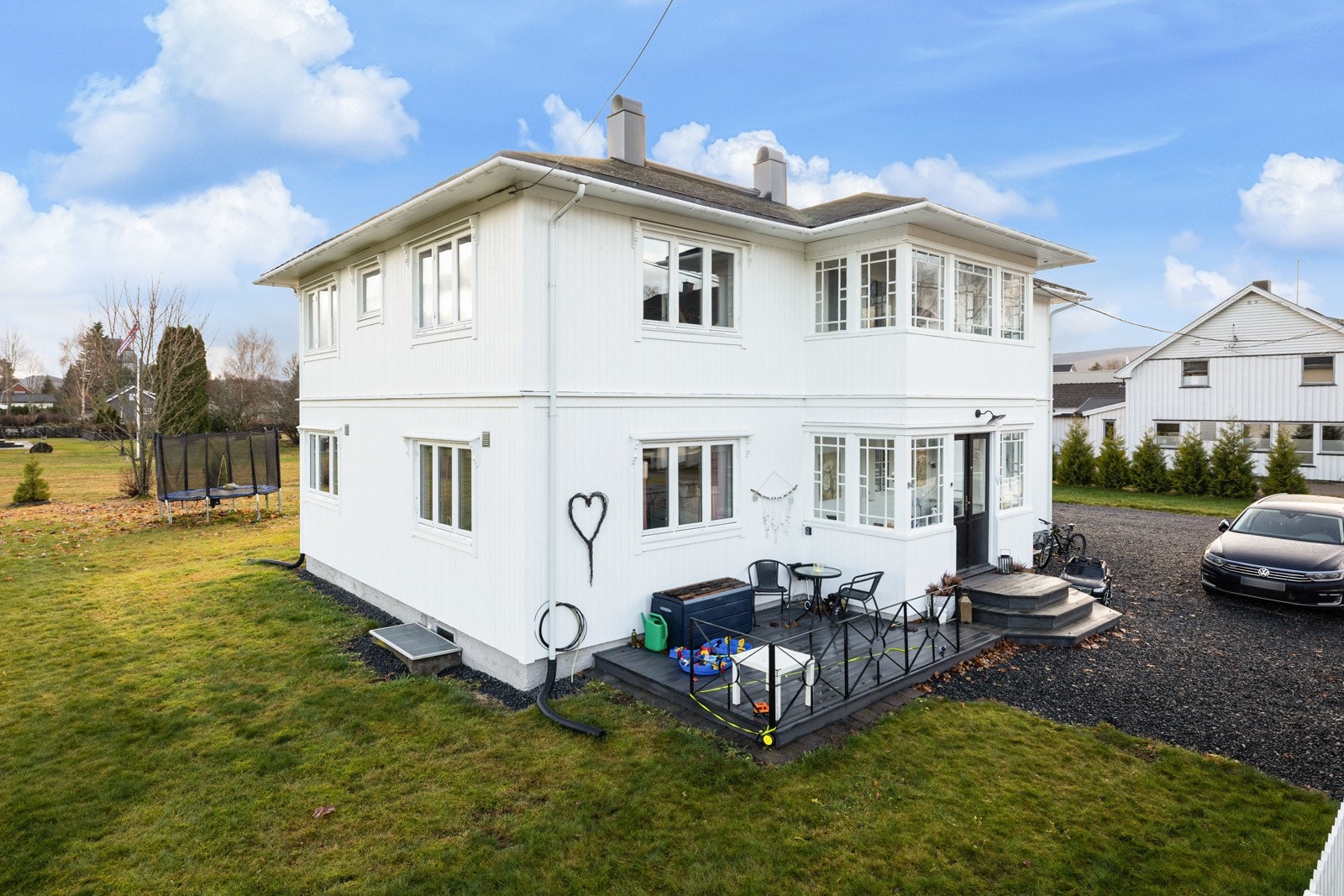 Eiendommen ligger i gangavstand til Våler sentrum. Galleribilde