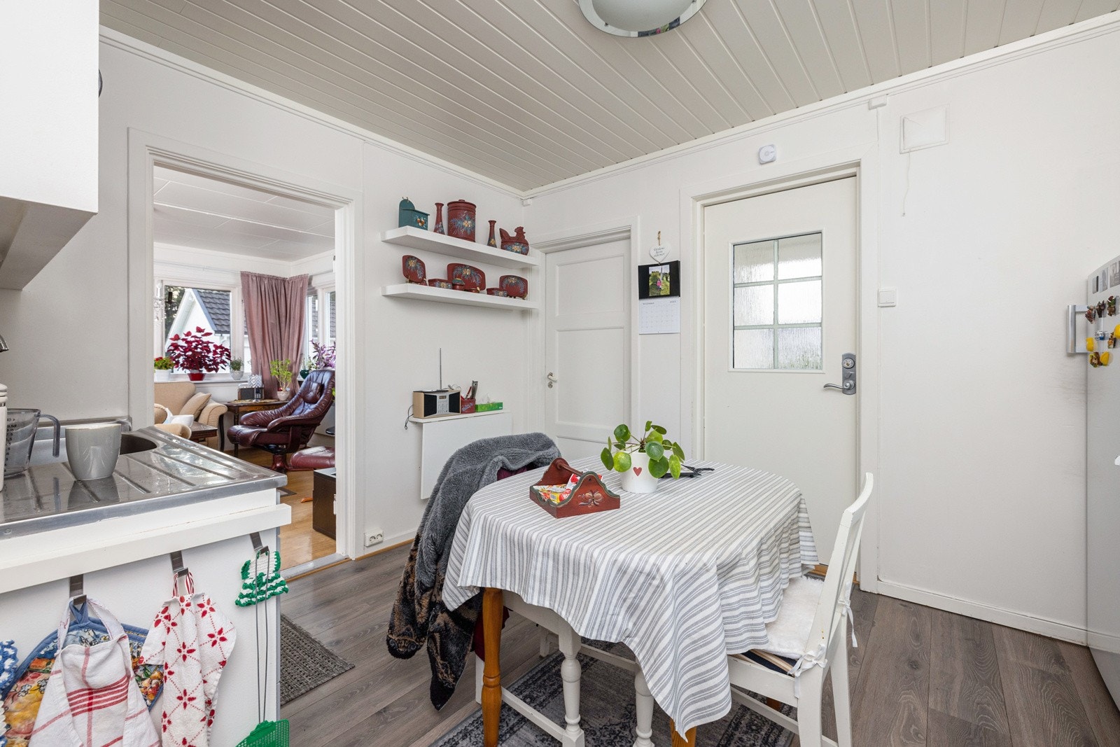 Plass til spisebord på kjøkkenet. Galleribilde