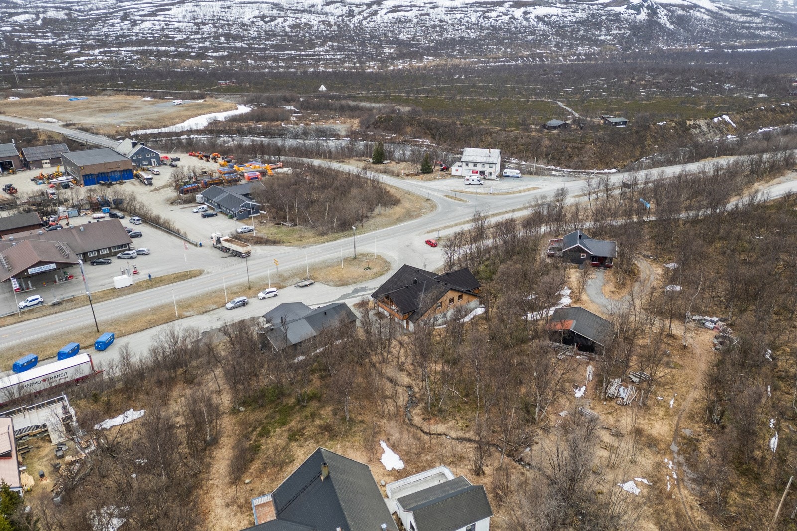 Boligen har sentral beliggenhet midt i Skaidikrysset, en naturlig møteplass og knutepunkt. Galleribilde