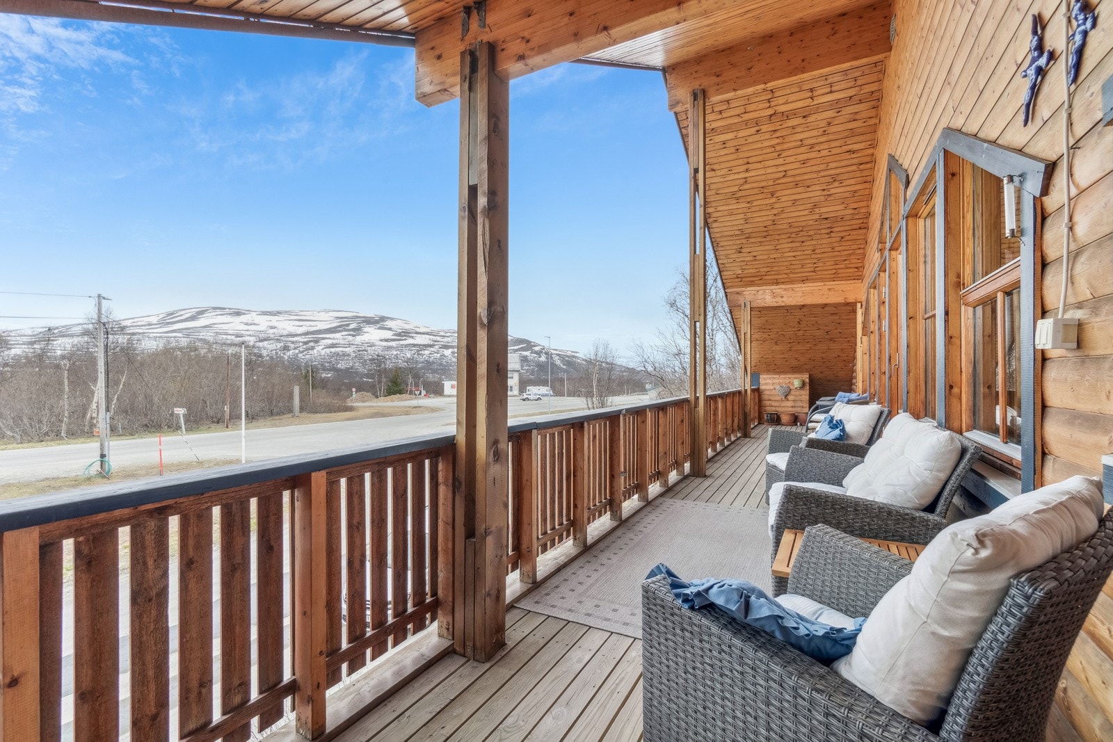 Stor og innholdsrik bolig med butikklokale plassert på herlige Skaidi. Galleribilde