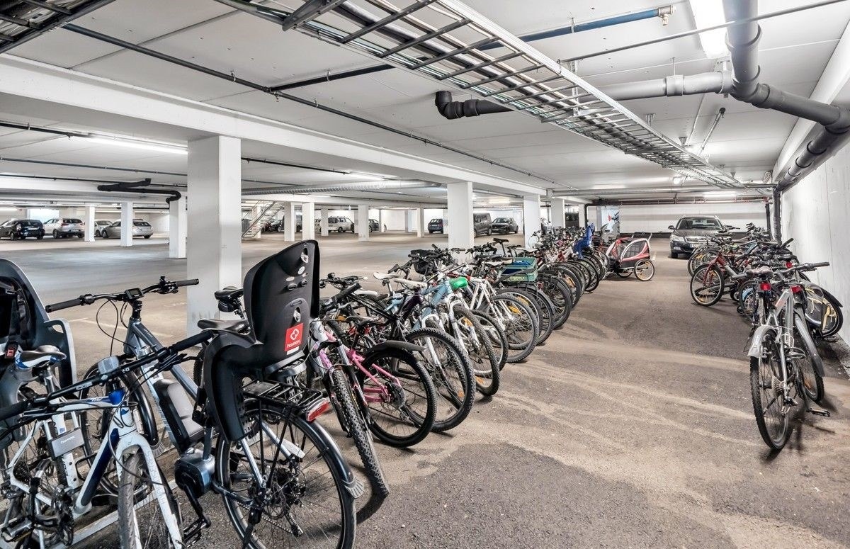 God plass til sykler i garasjeanlegget. Galleribilde