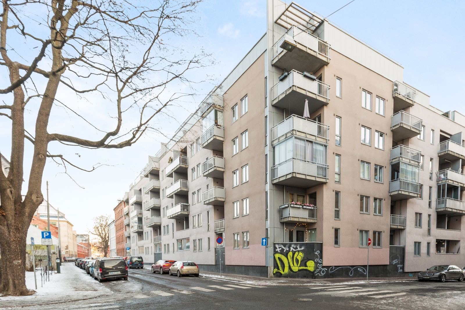 Fasade. Det finnes takterrasse med 360 graders utsikt, og et utleielokale tilknyttet man kan leie. Galleribilde