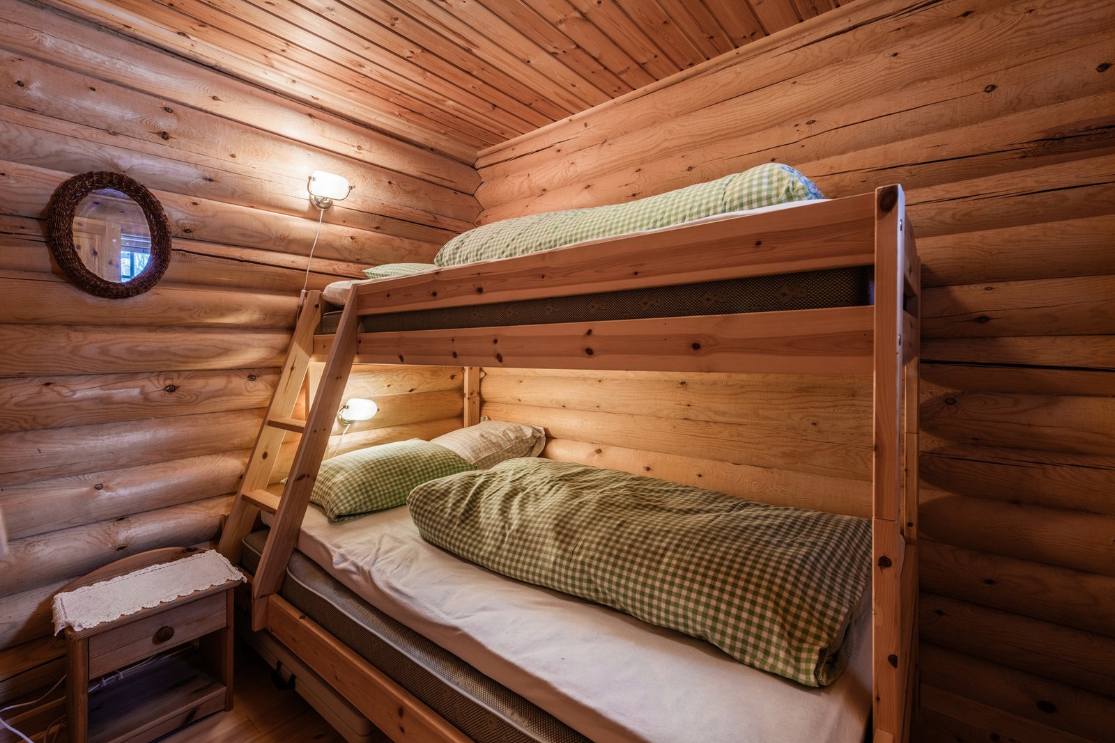 Koselig soverom med familiekøyeseng Galleribilde