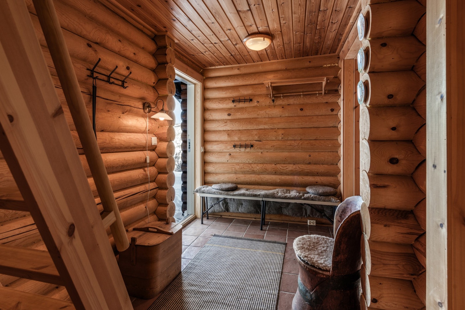 Gangen har nok av plass til yttertøy Galleribilde