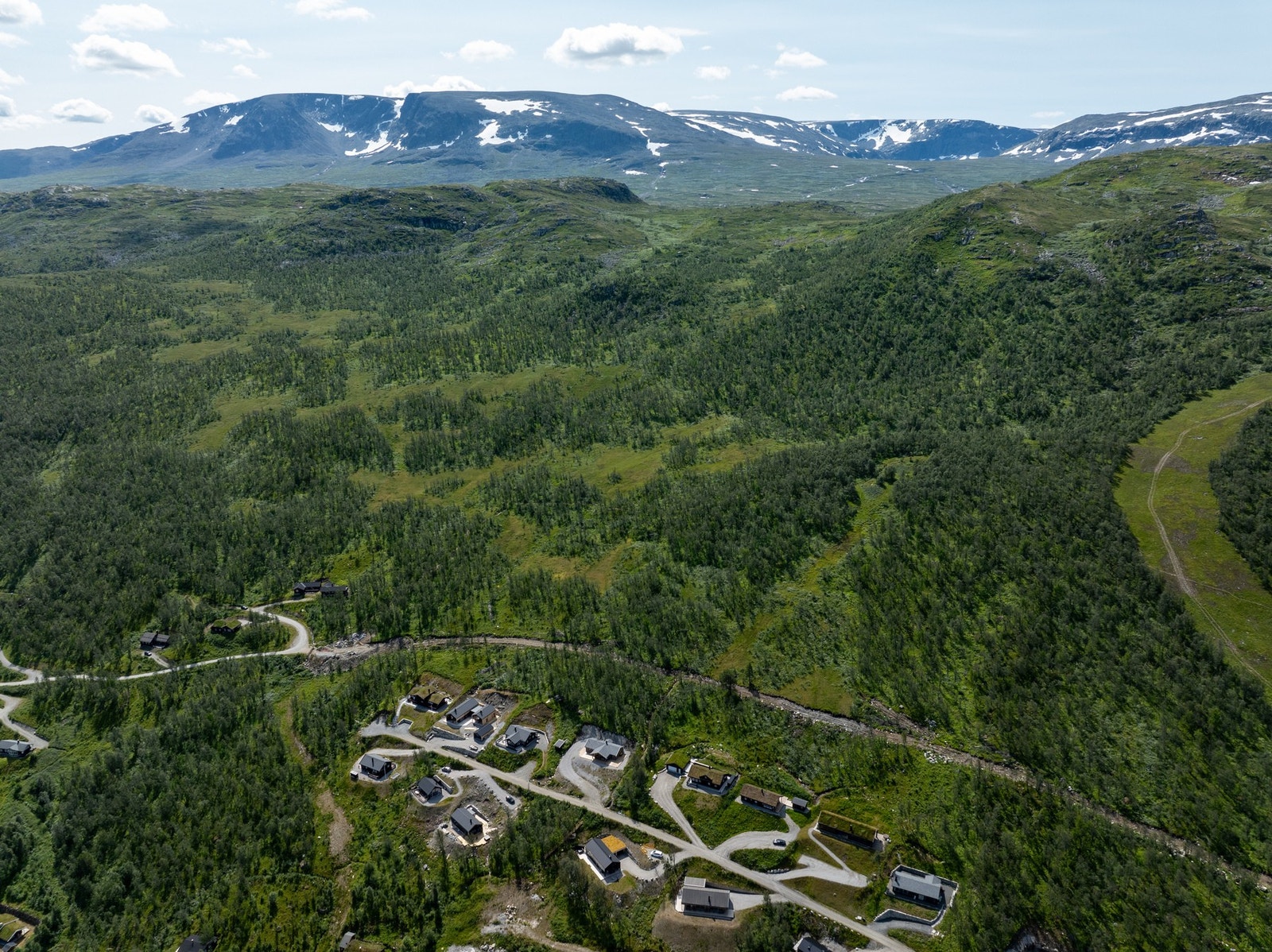 Vakre Sudndalen med Hallingskarvet i bakkant Galleribilde