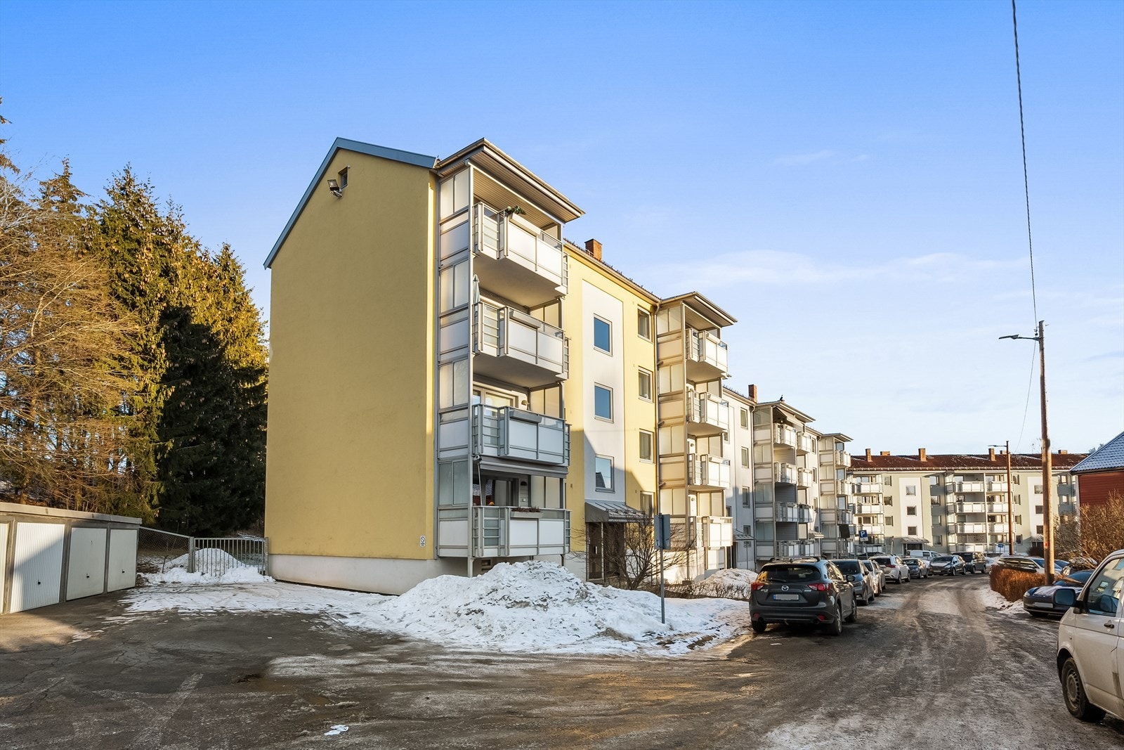 Borettslaget har 113 parkeringsplasser til leie, med ladeinfrastruktur på de fleste. Galleribilde