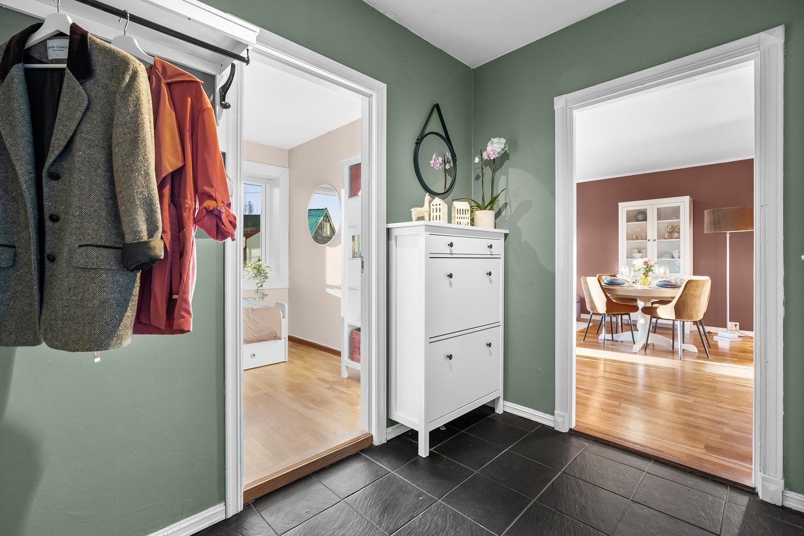 Fra gangen er det adkomst til soverom 2. Galleribilde