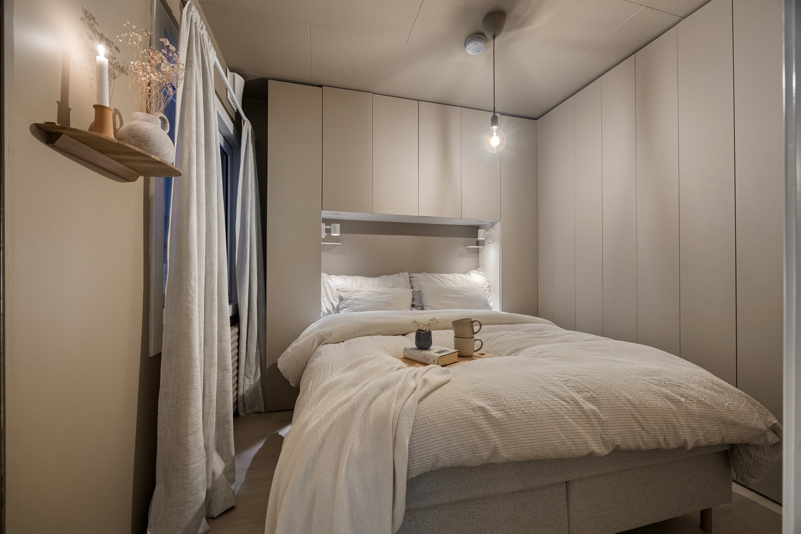 Skapene gir meget godt med lagringsplass. Galleribilde