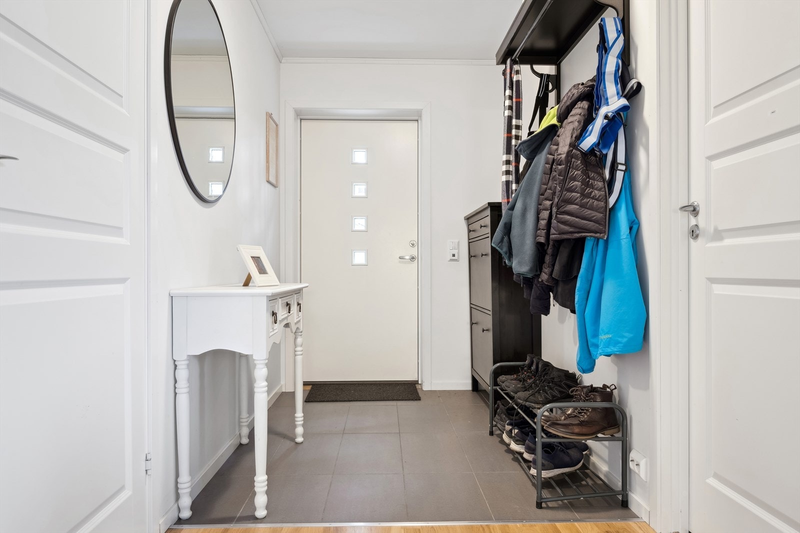 Flislagt gulv i inngangsparti Galleribilde