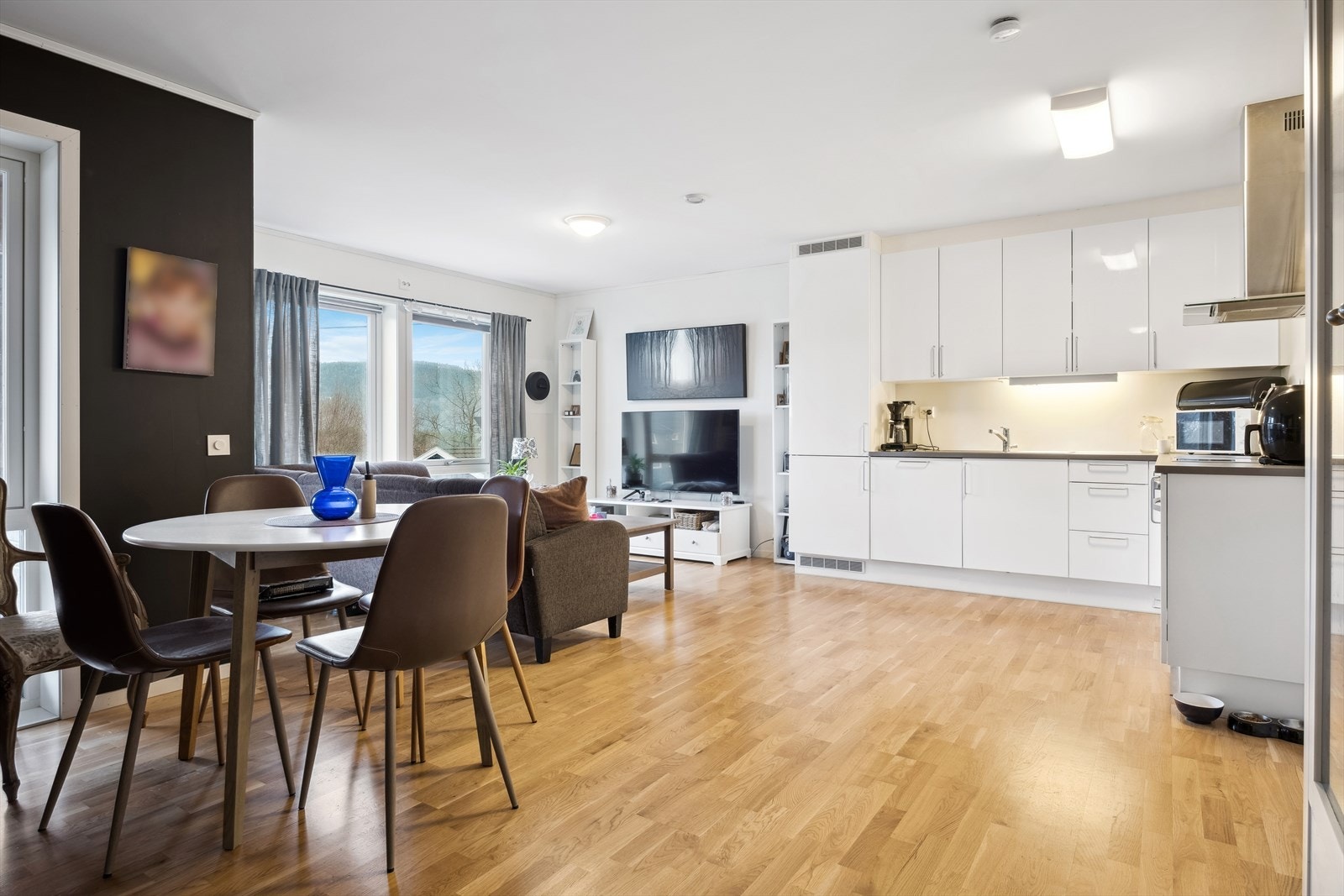 Leilighet med praktisk og romslig planløsning Galleribilde