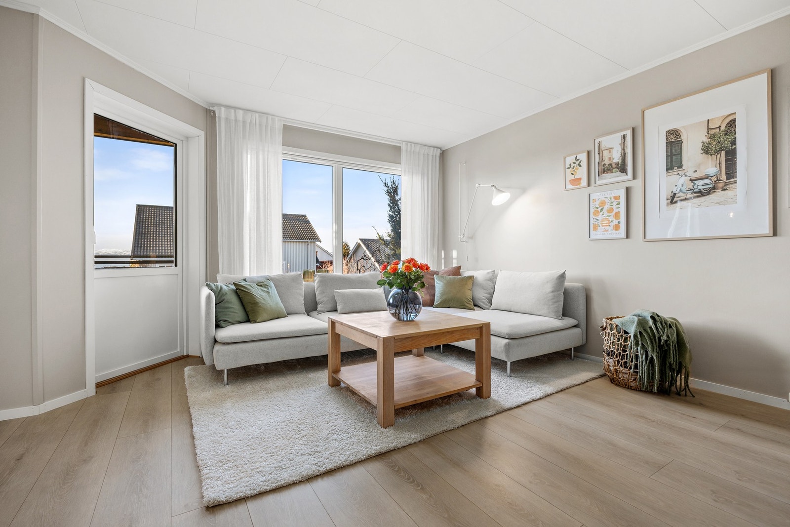 Leiligheten er holdt i tidsriktige farge- og materialvalg. Galleribilde