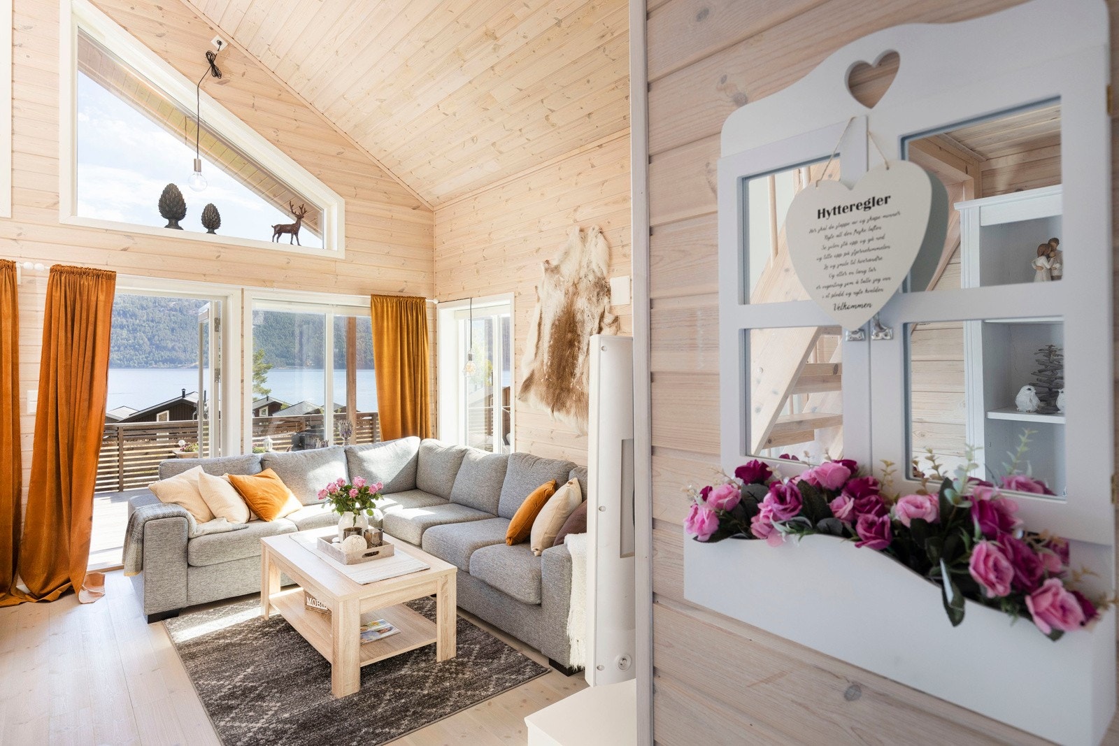 Fra gangen får man et idyllisk og avslappende inntrykk av stuen. Galleribilde