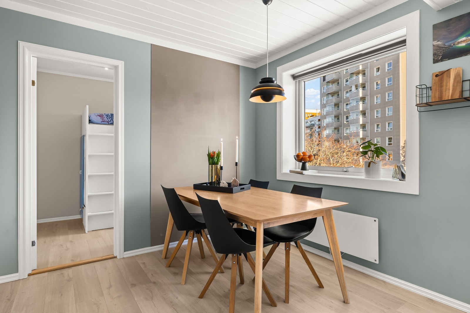 Kjøkken med spiseplass Galleribilde