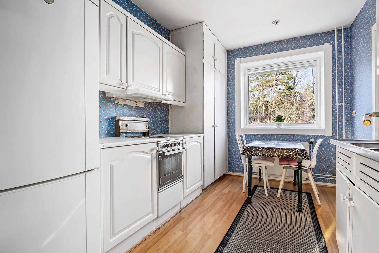 Koselig, lyst kjøkken med sjarm og potensial Galleribilde