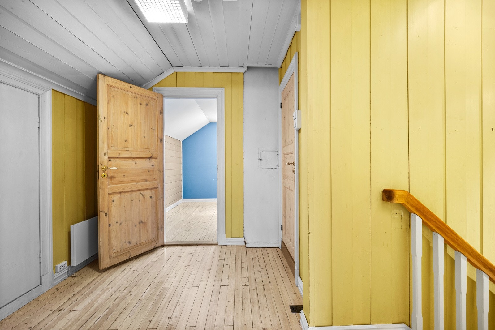 Velkommen opp i loftsetasjen | Tilgang til langringsloft fra gangen Galleribilde