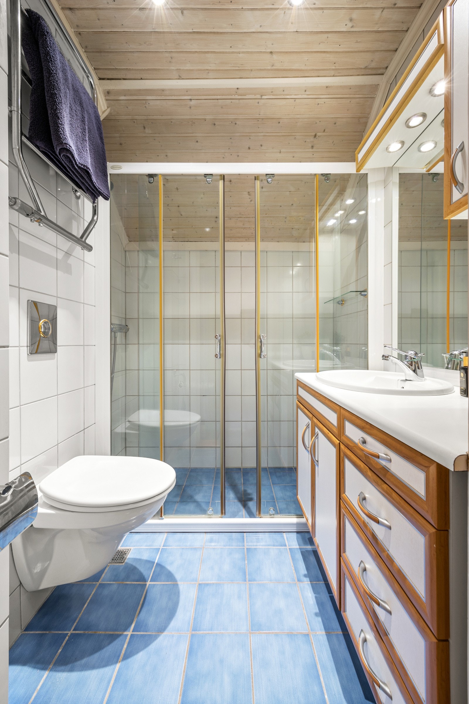 Bad i loftsetasjen Galleribilde