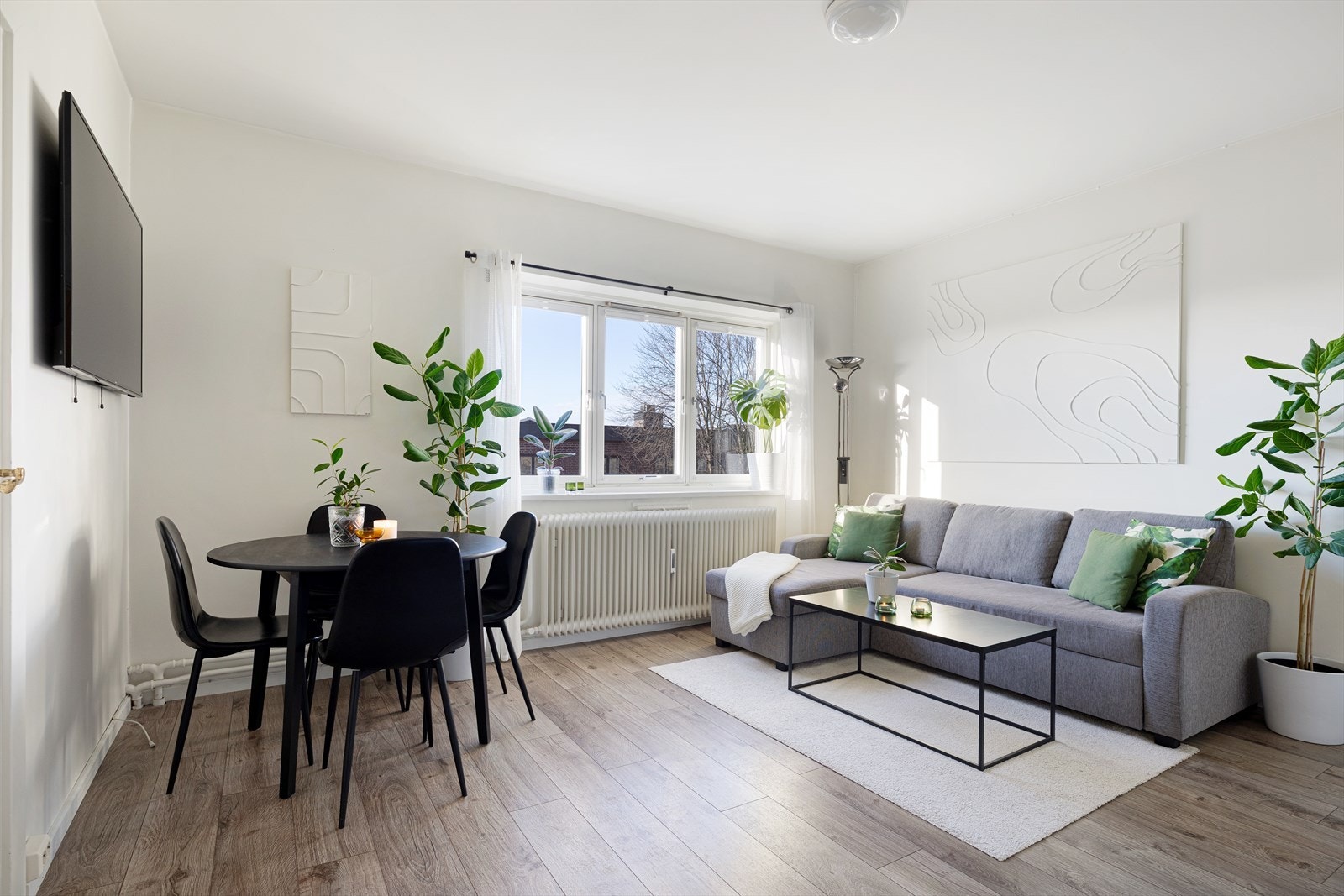 Leiligheten er oppgradert i nyere tid og framstår stilren og enkel å innrede. Her vil dere garantert trives! Galleribilde