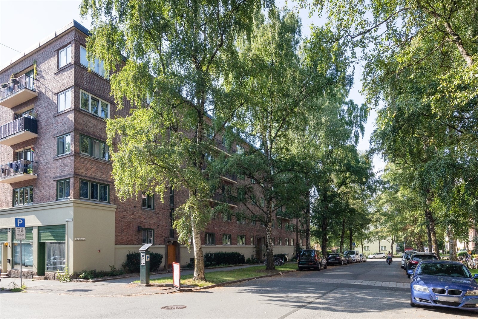 Her bor dere i grønne, rolige omgivelser, men med kort vei til absolutt alt dere trenger! Galleribilde