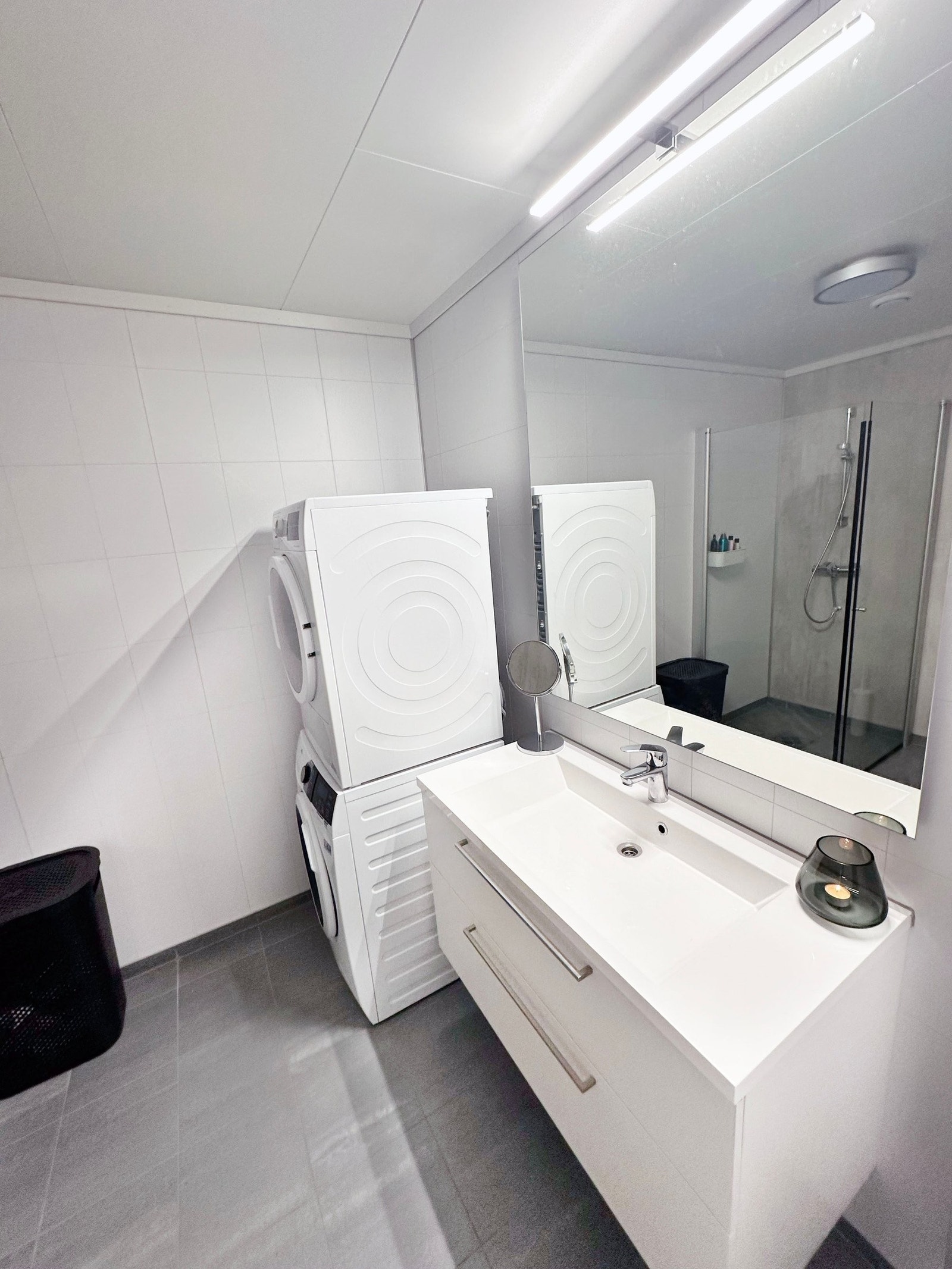Bad, med mulighet for plassering av vaskemaskin/tørketrommel. Galleribilde