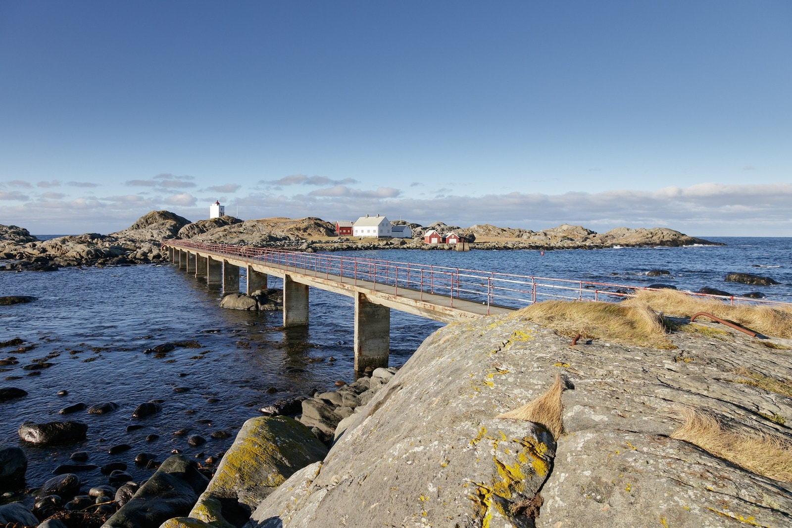 Flotte Ulla fyr på Kvernholmen ved Ulla ligger 5 minutters biltur unna. Populært turområde med mulighet for overnatting. Galleribilde
