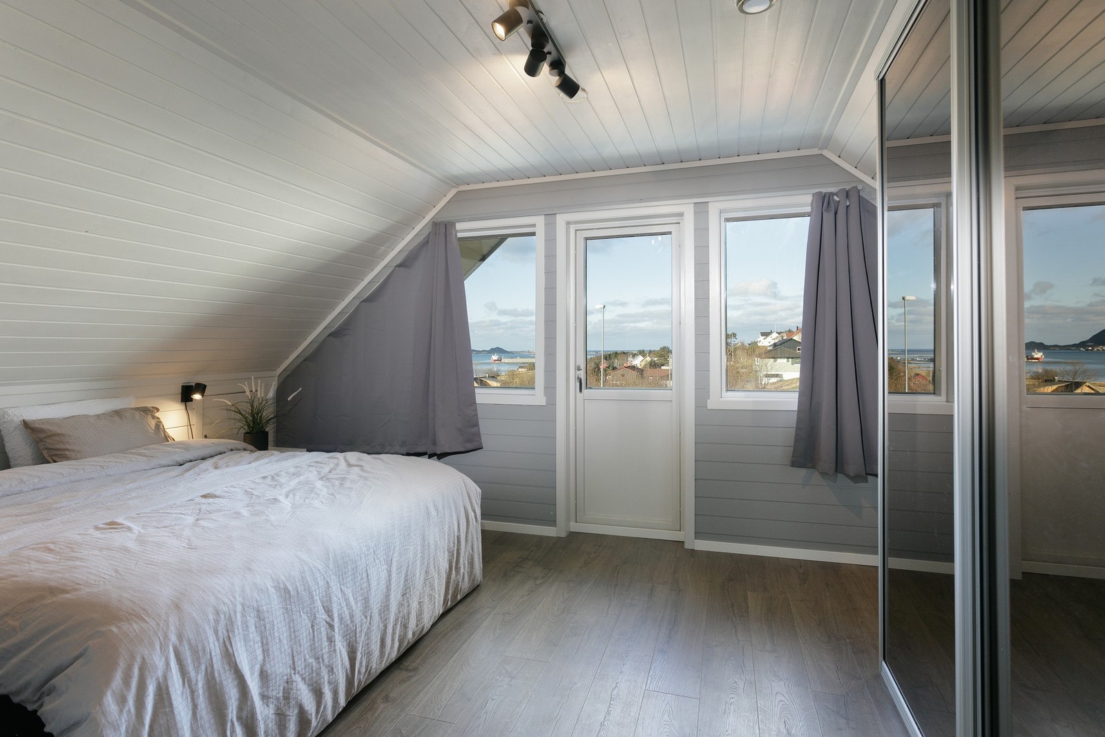 Her har man utsikt til de mest fantastiske solnedgangene. Legg også merke til de flotte gulvene. Galleribilde