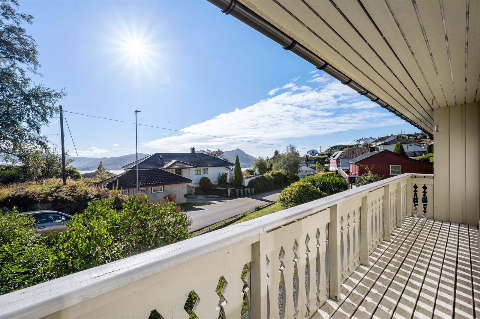 - Balkongen måler 5,7m², perfekt for lufting på varme dager - Galleribilde