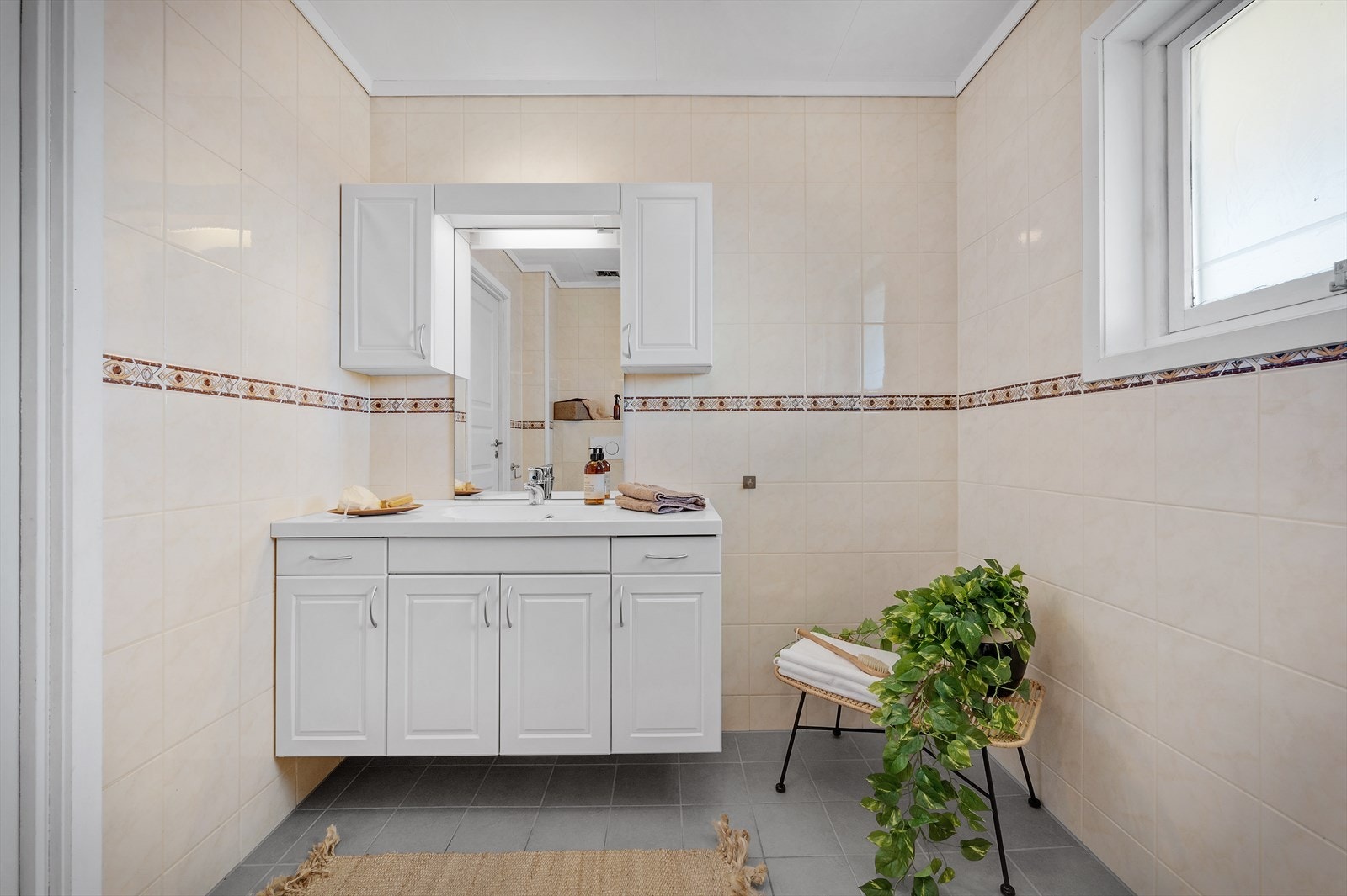 - Innvendige vannrør ble skiftet i 2005 i forbindelse med oppgradering av våtrom - Galleribilde