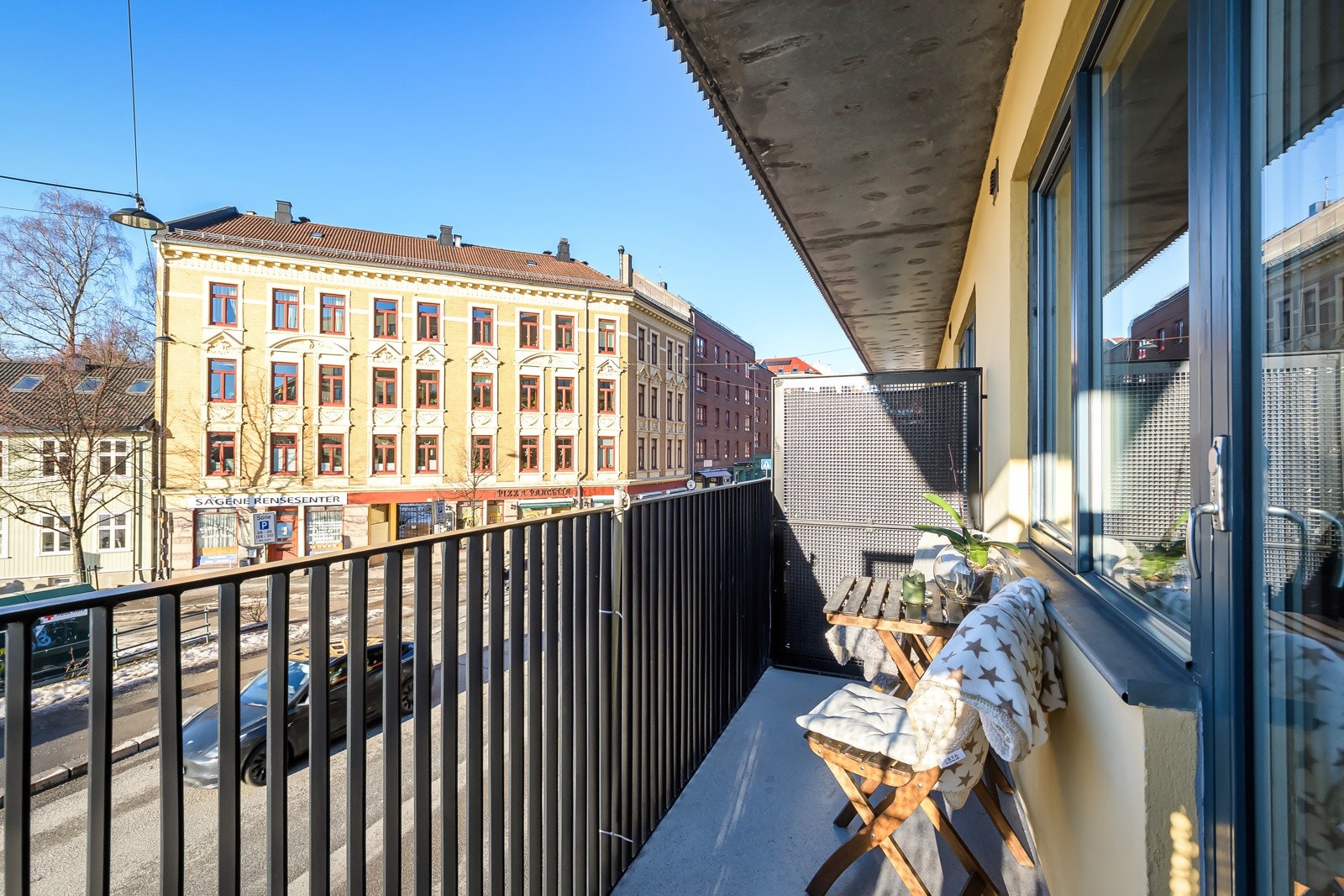 Balkongen er på ca. 6m² og beliggenheten mot vest sørger for gode solforhold. Galleribilde