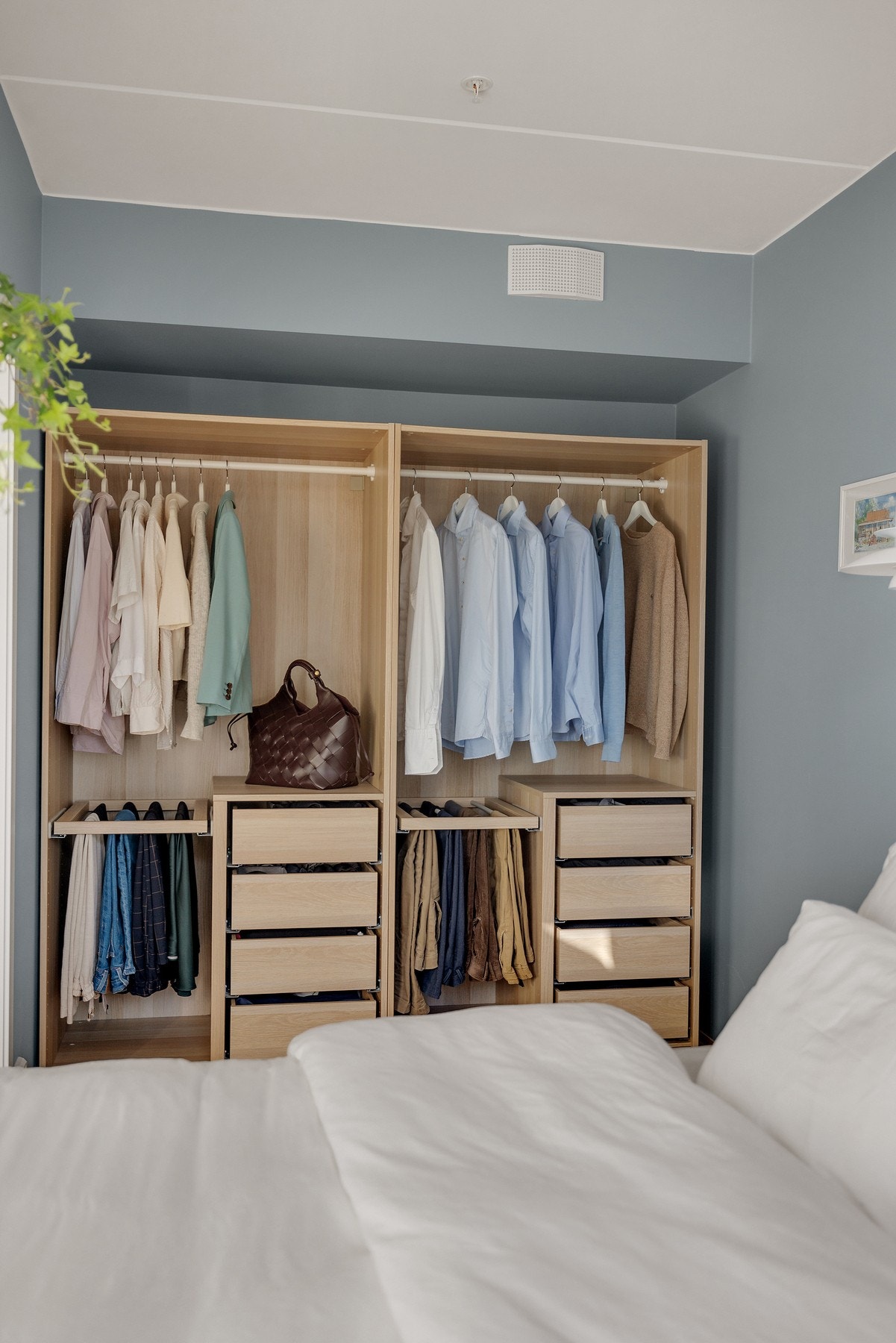 Praktiske garderobeskap fra PAX medfølger Galleribilde