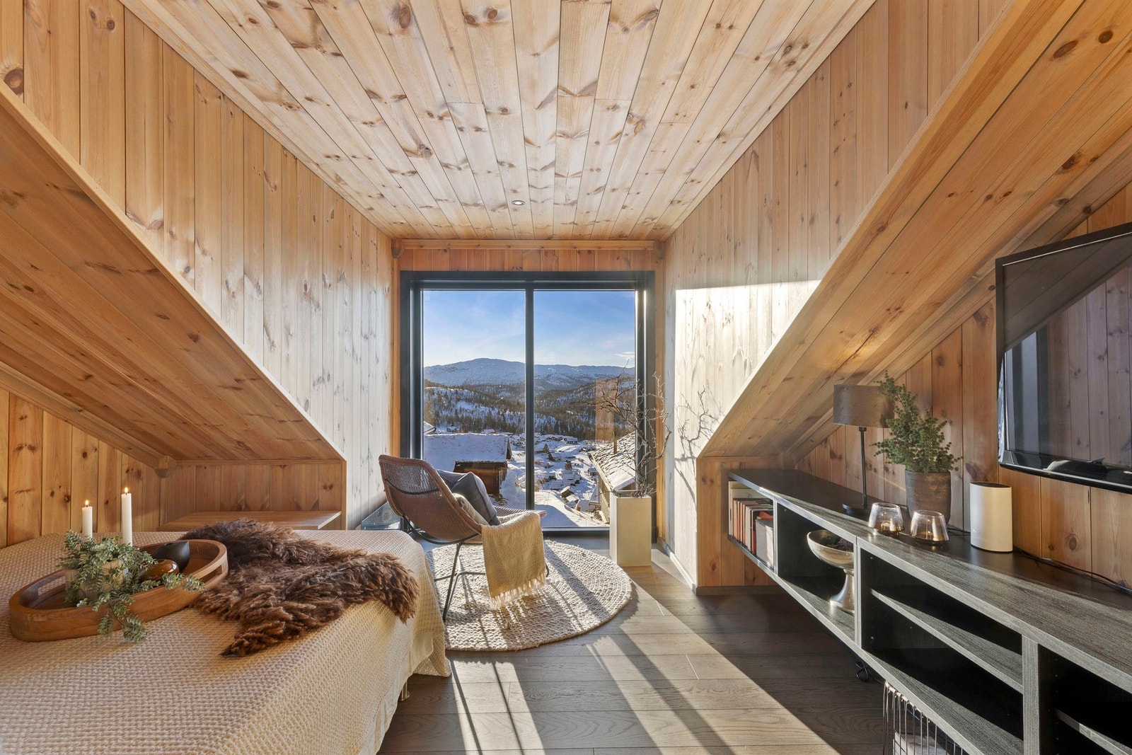 Flott loftstue - Et perfekt rom å trekke seg tilbake til etter en lang dag i bakken Galleribilde