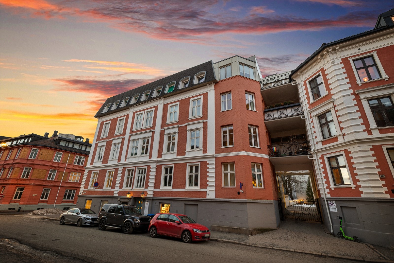 Leiligheten har en flott bakgård til disposisjon hvor det er lagt godt til rette for sosialt samvær Galleribilde