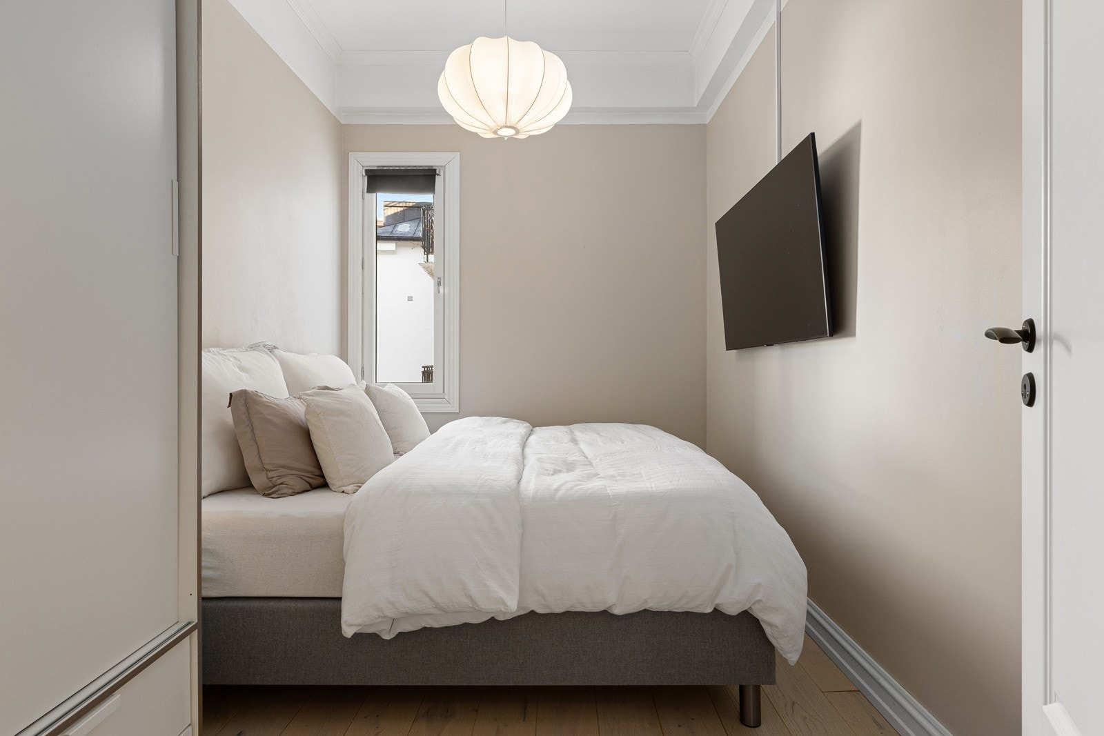 Sengen avbildet er over 2x2meter, så her er det rikelig med plass Galleribilde