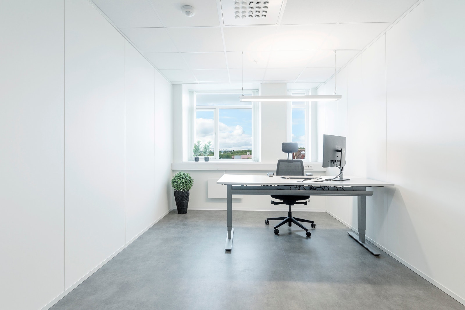 Enkeltkontor med utsikt over Saltenfjorden Galleribilde