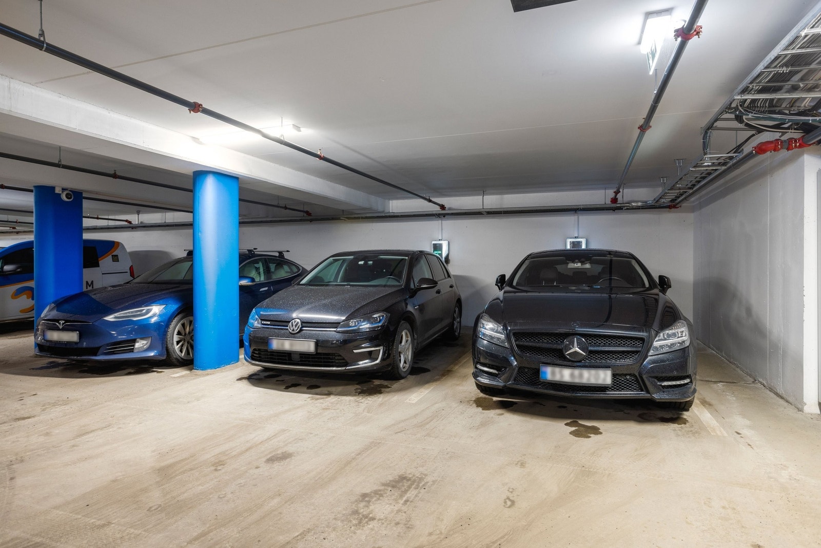 Leiligheten disponerer tre garasjeplasser der to av dem har EL-lader. Galleribilde