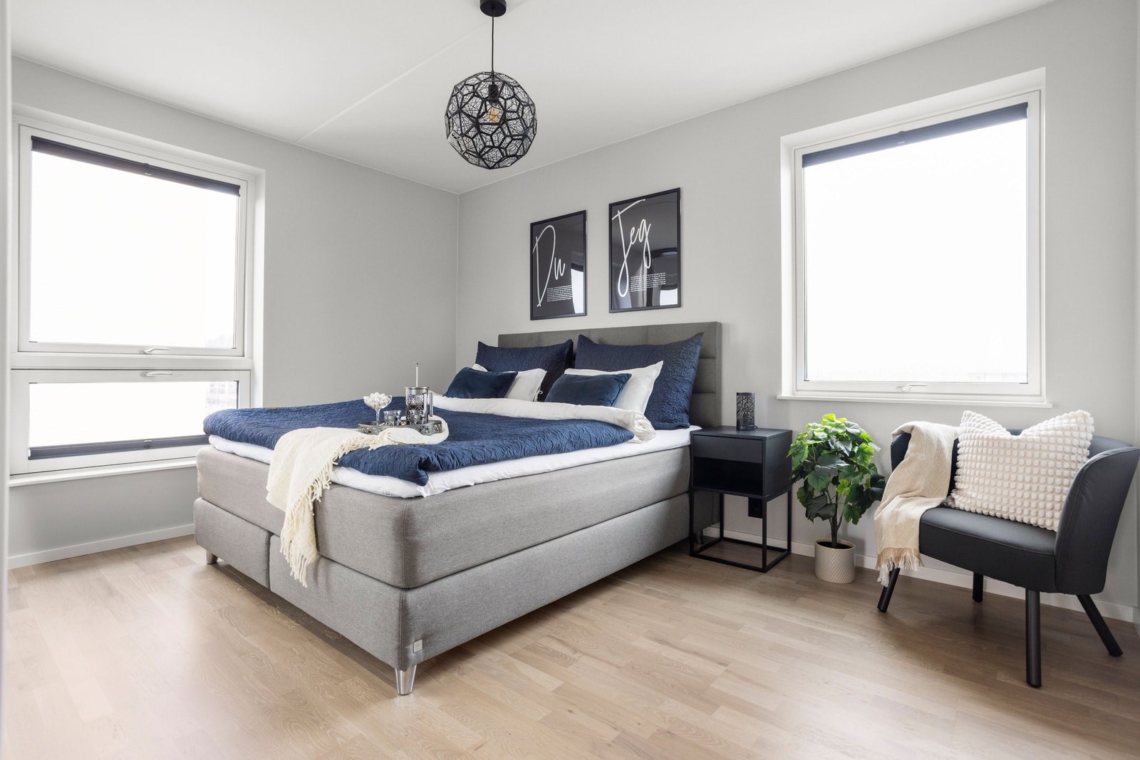 Lekkert og romslig hovedsoverom. Galleribilde