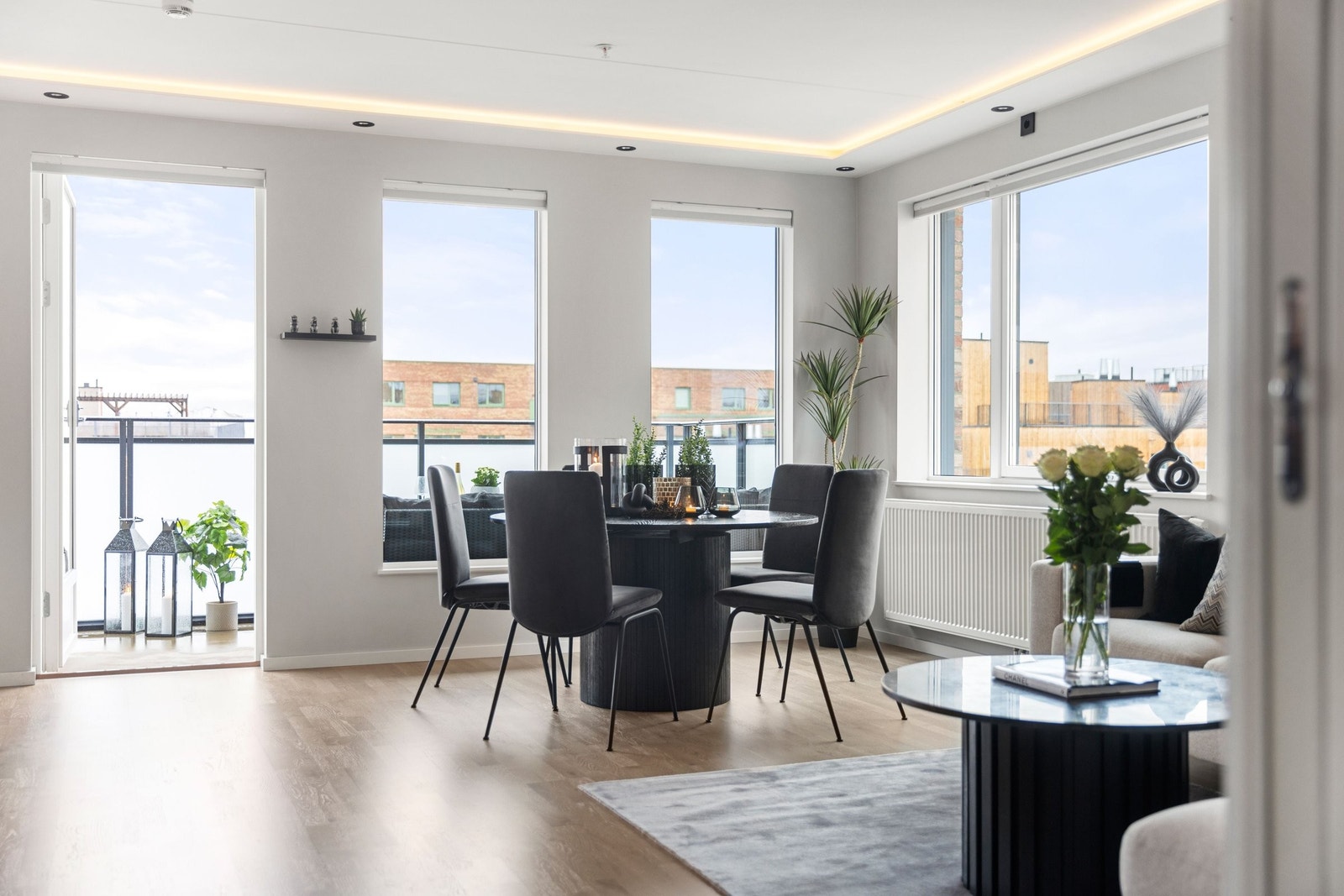 Spiseplass med god plass til familien. Galleribilde