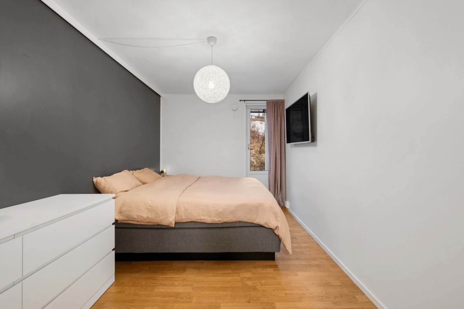 Soverom 1 - Utgang til en luftebalkong. Galleribilde