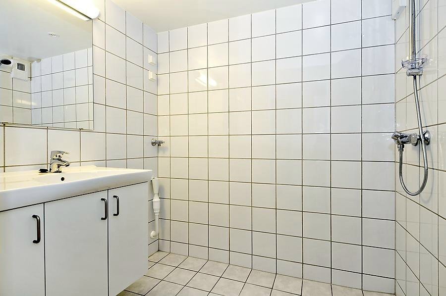 Bad/wc/vaskerom (bilde ble tatt før dusjvegger var montert) Galleribilde