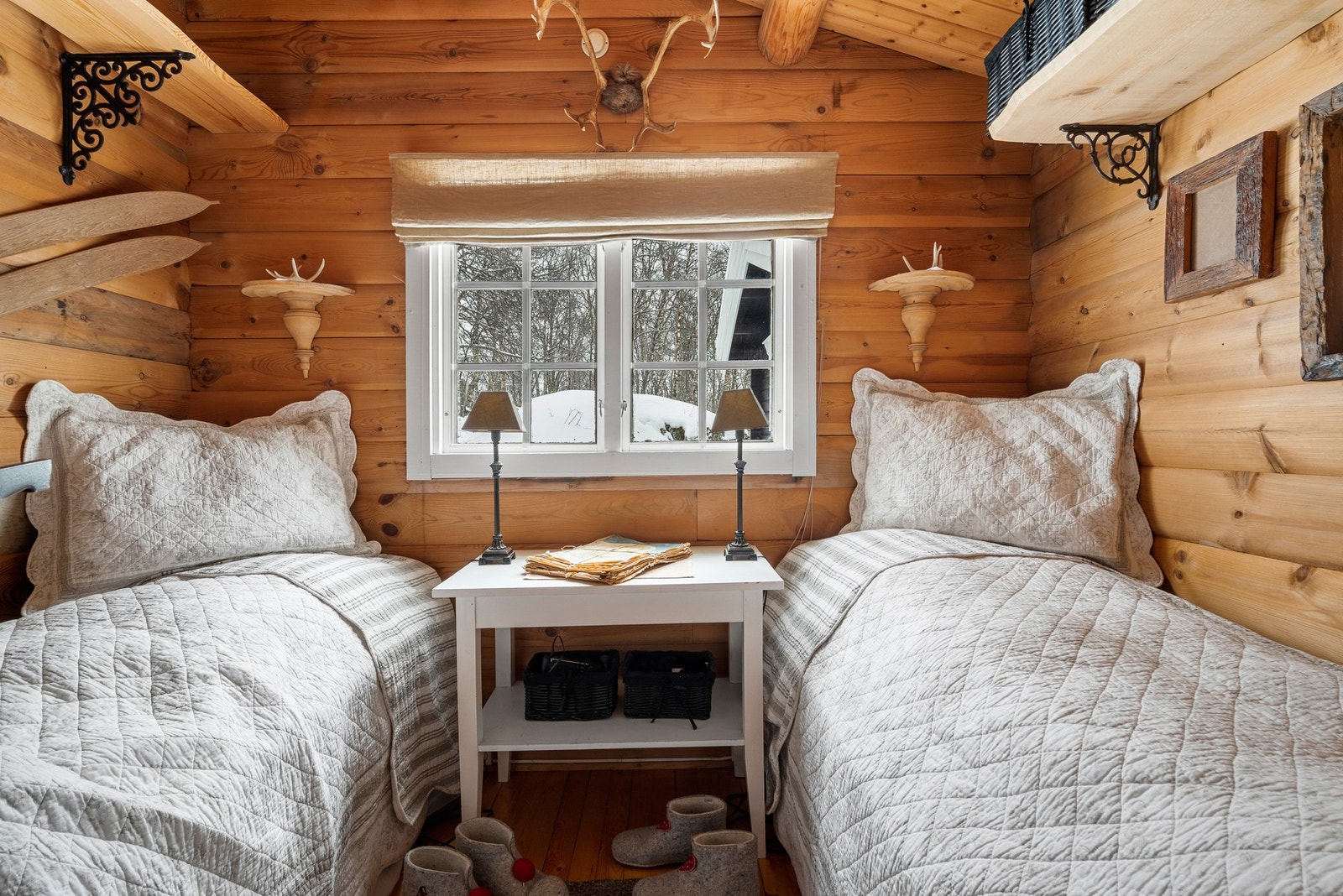 Hovedhytta har to soverom. Galleribilde