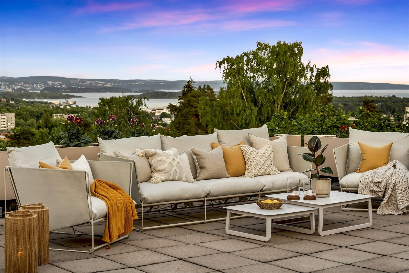 Her kan du nyte en fantastisk utsikt sommer som vinter Galleribilde