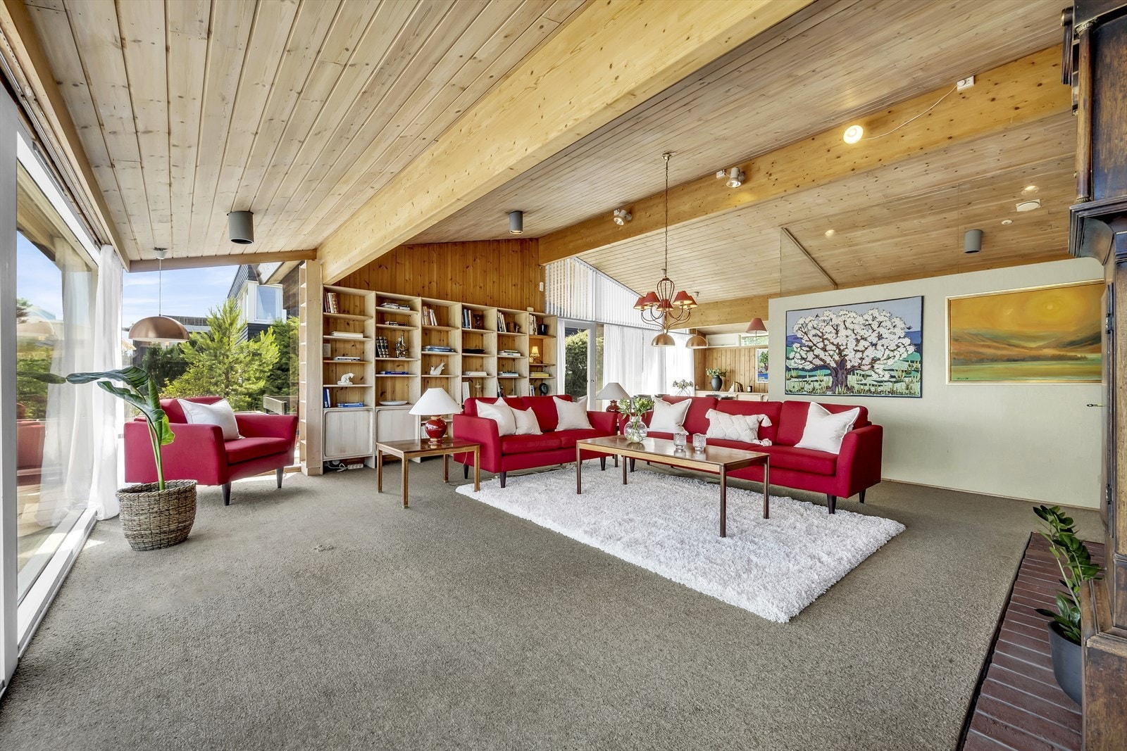 Boligen er tegnet av professor i arkitektur P.A.M. Melbye og tilbygget av arkitekt Fehns nære med arbeider siv. Ing. Terje Orlien. Galleribilde