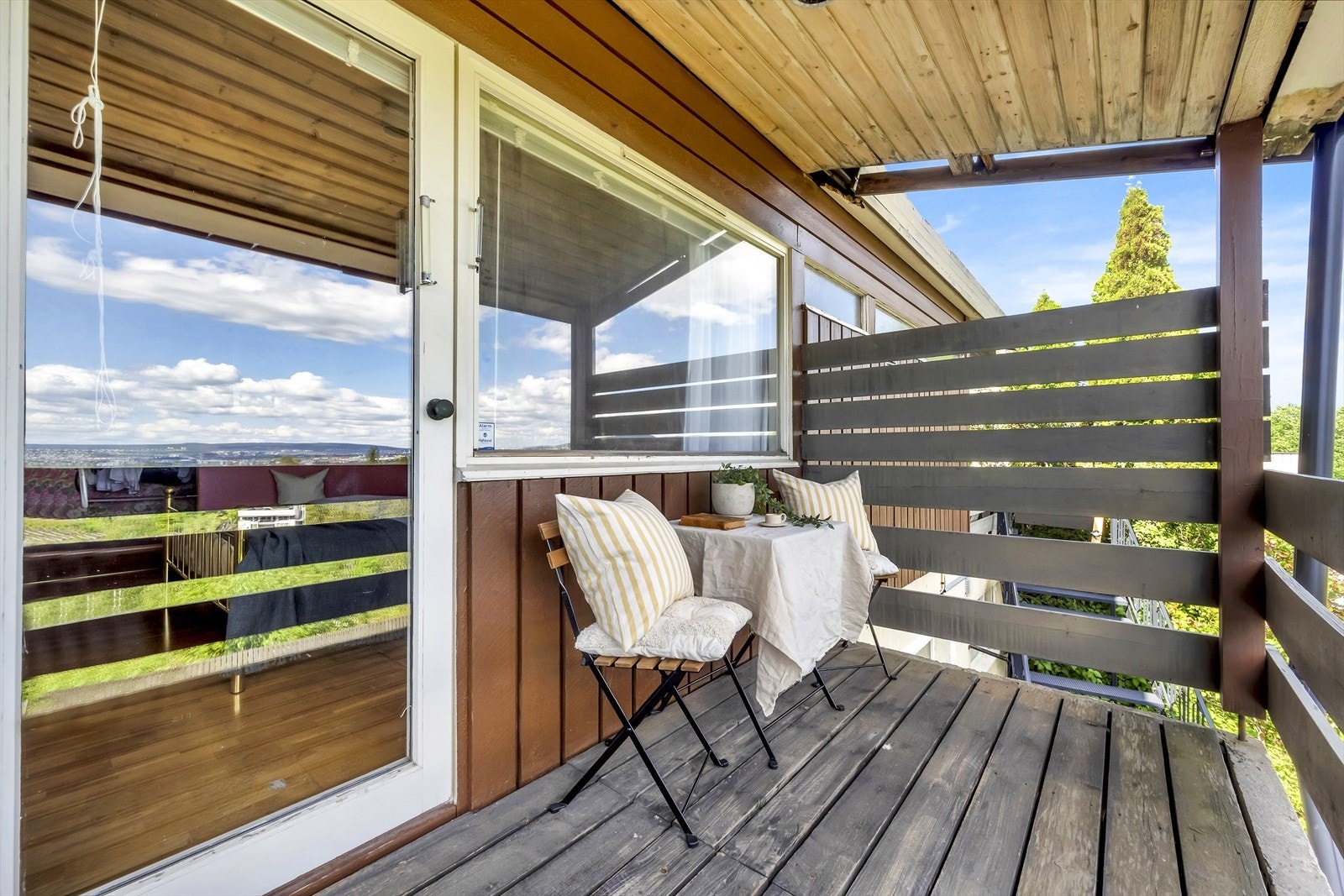 Fra master bedroom er det tilgang til balkongen. Galleribilde