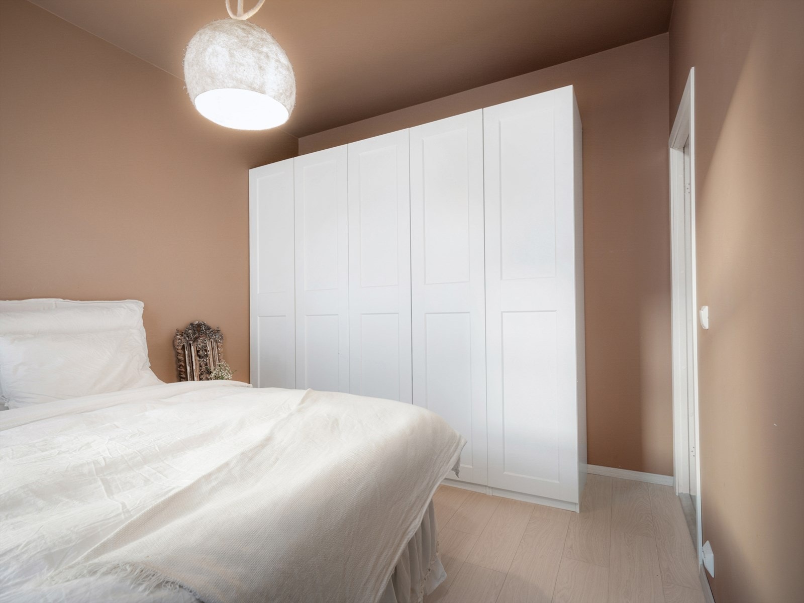 Her er det også plass til en stor garderobeløsning Galleribilde