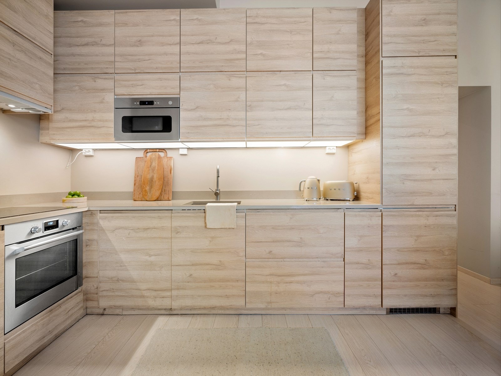 Kjøkkenet har integrerte hvitevarer Galleribilde