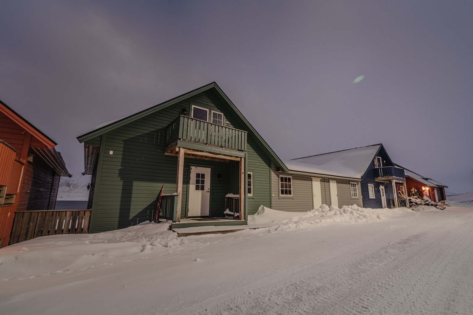 Du finner oppstilingsplasser på oversiden av bygget Galleribilde
